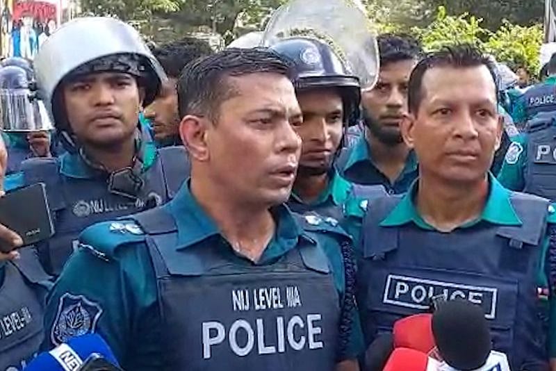 আন্দোলনরত প্রকৌশল শিক্ষার্থীদের কাছে ‘হেক্সা ধরনের চাকু’ ছিল, দাবি পুলিশের