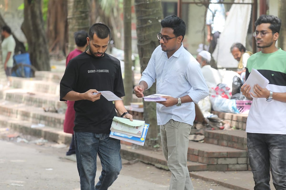 ঢাকা বিশ্ববিদ্যালয়ে কেন্দ্রীয় ছাত্র সংসদ (ডাকসু) ও হল সংসদ নির্বাচনের প্রচারণা শুরু হয়েছে