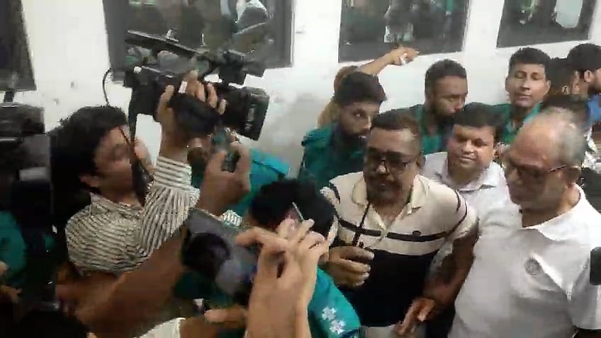 মুক্তিযোদ্ধাদের নতুন প্ল্যাটফর্ম ‘মঞ্চ ৭১’ আয়োজিত এক অনুষ্ঠান ঘিরে ব্যাপক উত্তেজনা তৈরি হয়েছে। বিস্তারিত ভিডিওতে...