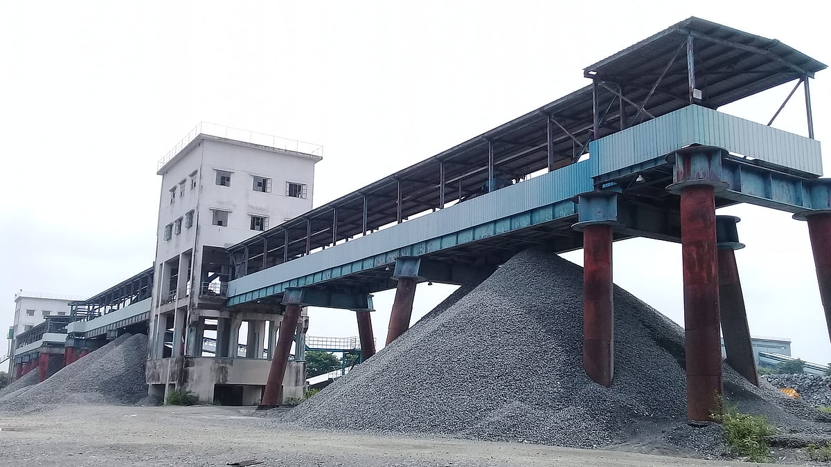 দিনাজপুরের পার্বতীপুরে মধ্যপাড়া পাথরখনি