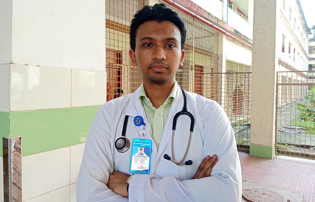 ইন্টার্ন চিকিৎসক শীর্ষ শ্রেয়ান