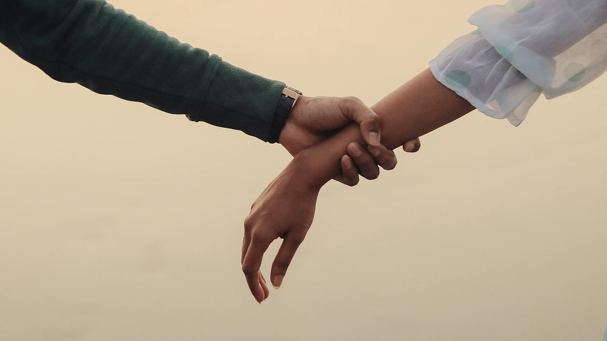 দাম্পত্য জীবনে স্বামী বা স্ত্রীর শারীরিক সম্পর্কের প্রতি আগ্রহ হারিয়ে ফেলার  ঘটনা অহরহই ঘটছে