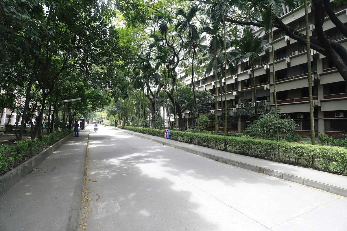 আন্দোলনরত শিক্ষার্থীদের ‘কমপ্লিট শাটডাউন’ কর্মসূচি ও সাপ্তাহিক ক্লাস বন্ধের দিনে ফাঁকা বাংলাদেশ প্রকৌশল বিশ্ববিদ্যালয় (বুয়েট) ক্যাম্পাস। আজ বৃহস্পতিবার