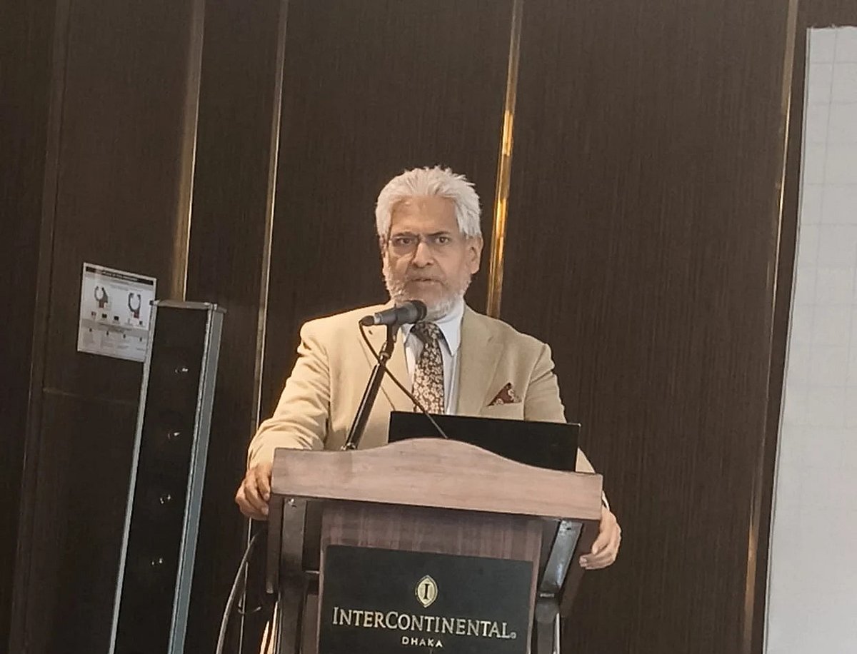 বেঙ্গল ডেলটা কনফারেন্স ২০২৫ এ বক্তব্য দিচ্ছেন ভারতের দ্য ওয়ারের প্রতিষ্ঠাতা সম্পাদক সিদ্ধার্থ ভারাদারাজন। হোটেল ইন্টারকন্টিনেন্টাল, ঢাকা, ২৮ আগস্ট