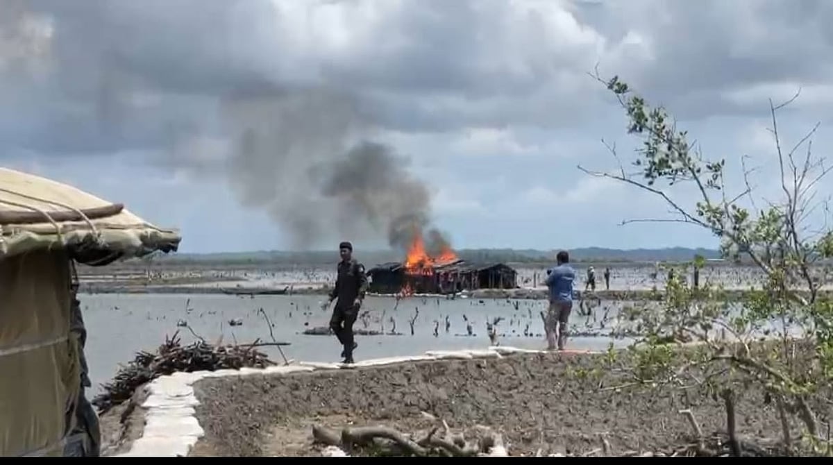 অভিযান চালিয়ে ১১টি অবৈধ স্থাপনা গুঁড়িয়ে দেওয়া হয়েছে। ২৯ আগস্ট