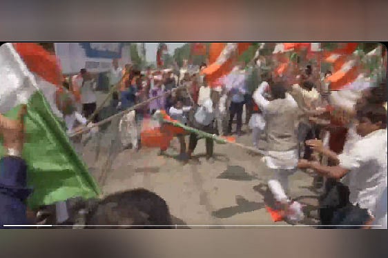 ভারতেরা বিহারে কংগ্রেস ও বিজেপির সমর্থকদের মধ্যে সংঘর্ষ হয়। ২৯ আগস্ট, পাটনা