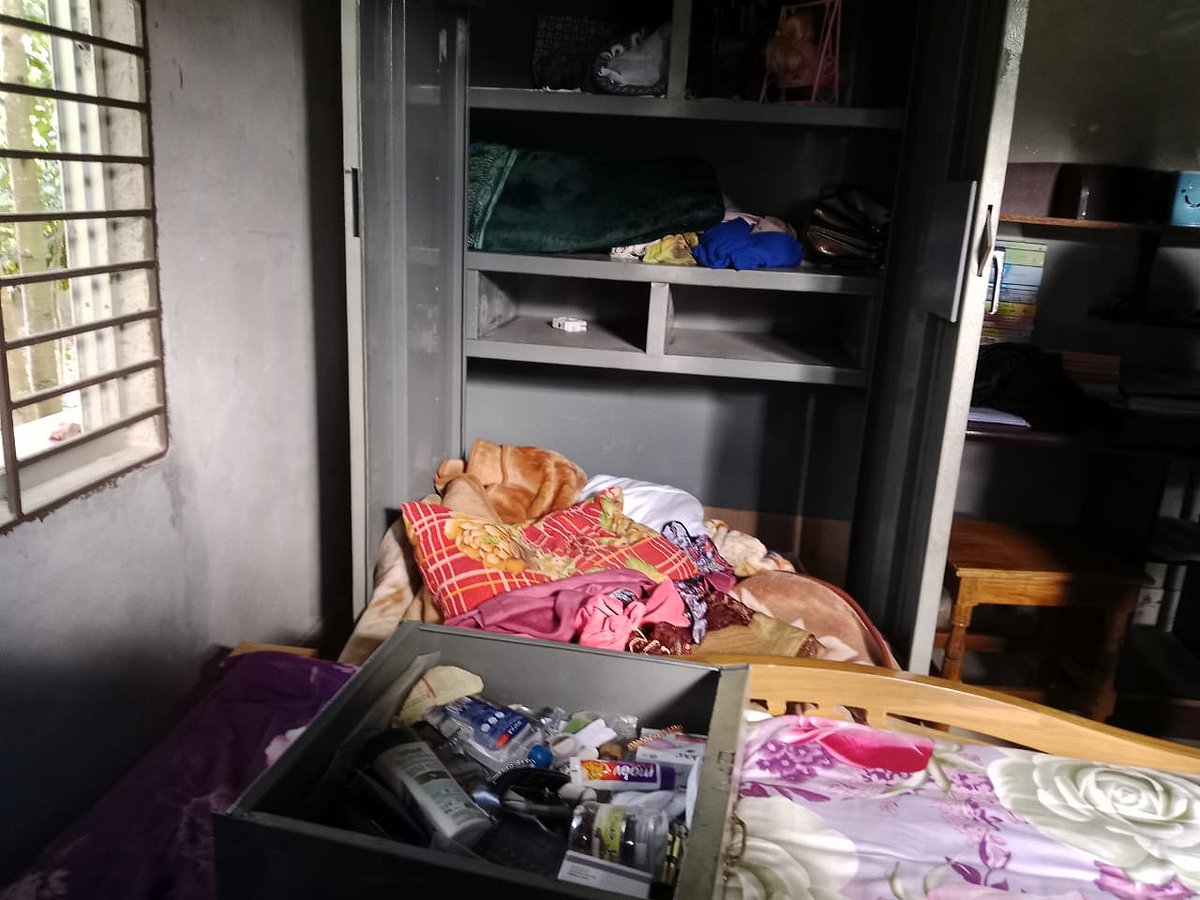 চাঁদপুরের বড়ইকান্দি গ্রামে গতকাল বৃহস্পতিবার গভীর রাতে এক সৌদিপ্রবাসীর বাড়িতে ডাকাতির ঘটনা ঘটেছে