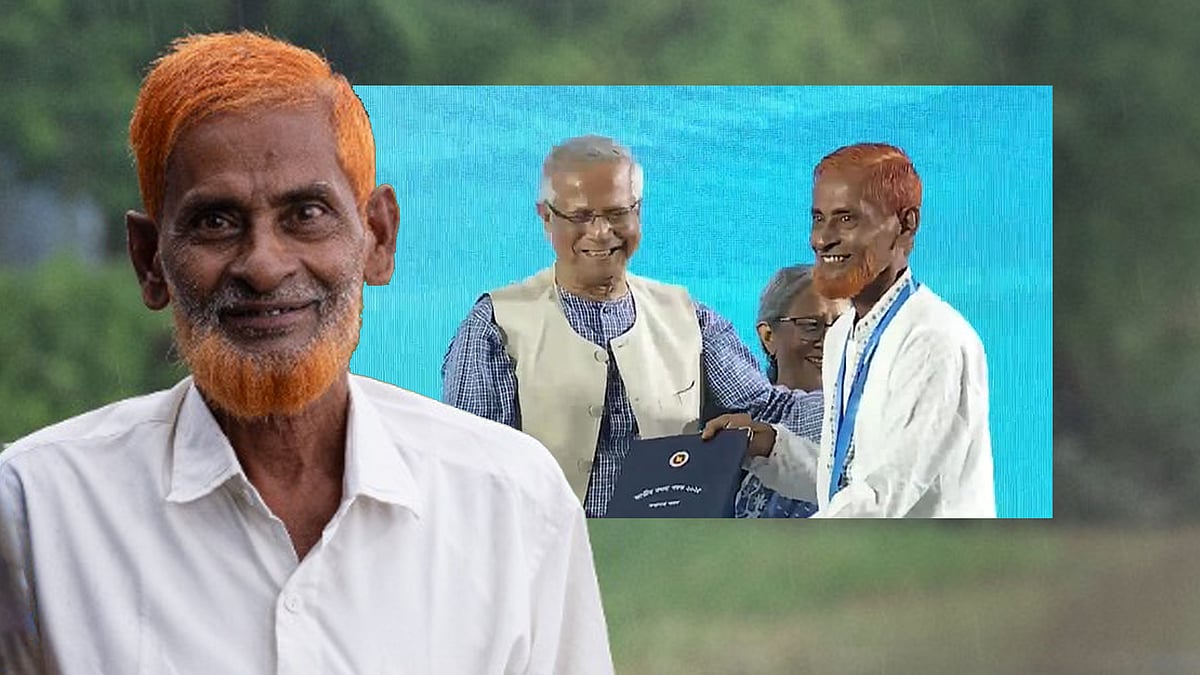 হালদা নদীতে মাছের ডিম সংগ্রহ করেন মো. কামাল উদ্দিন