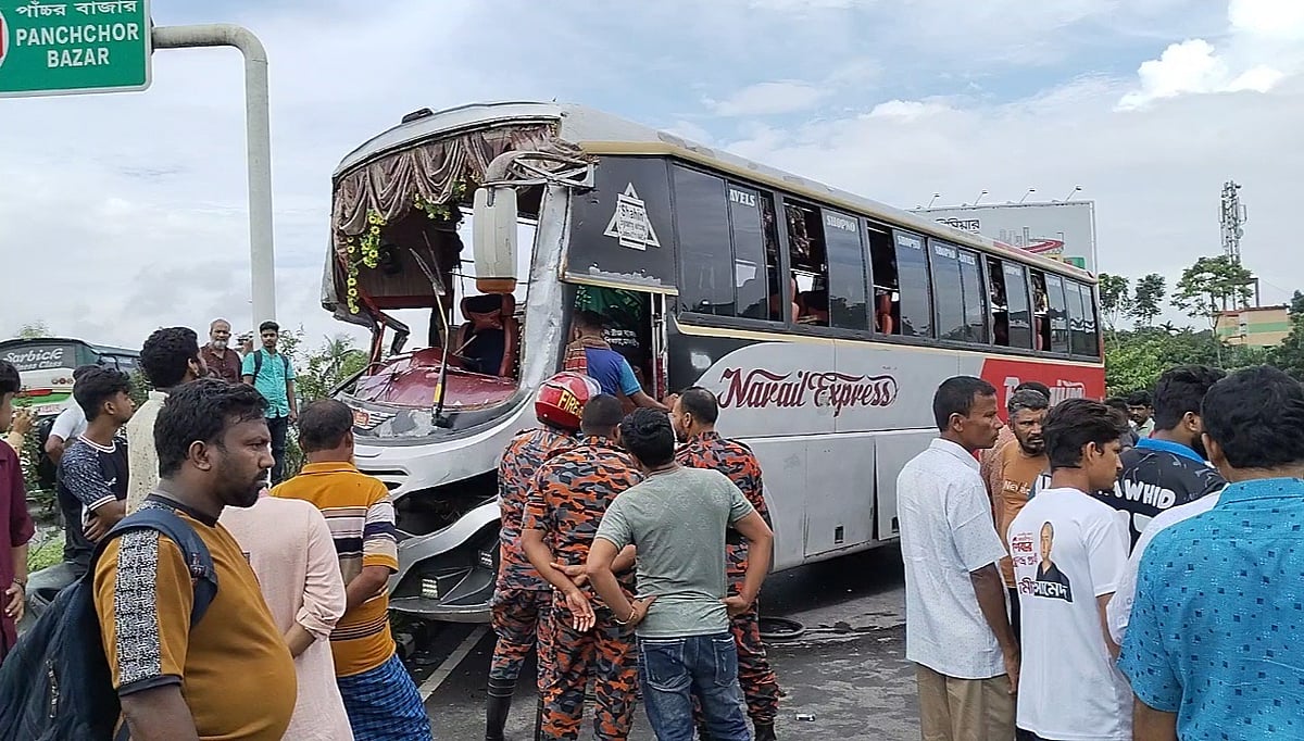 ঢাকা-ভাঙ্গা এক্সপ্রেসওয়েতে ১০ মিনিটের ব্যবধানে চারটি যাত্রীবাহী বাসের সংঘর্ষে ঘটনা ঘটে। এতে আহত হয়েছেন অন্তত ২০ জন। আজ শনিবার সকাল ১০টার দিকে শিবচর উপজেলার পাঁচ্চর এলাকায়