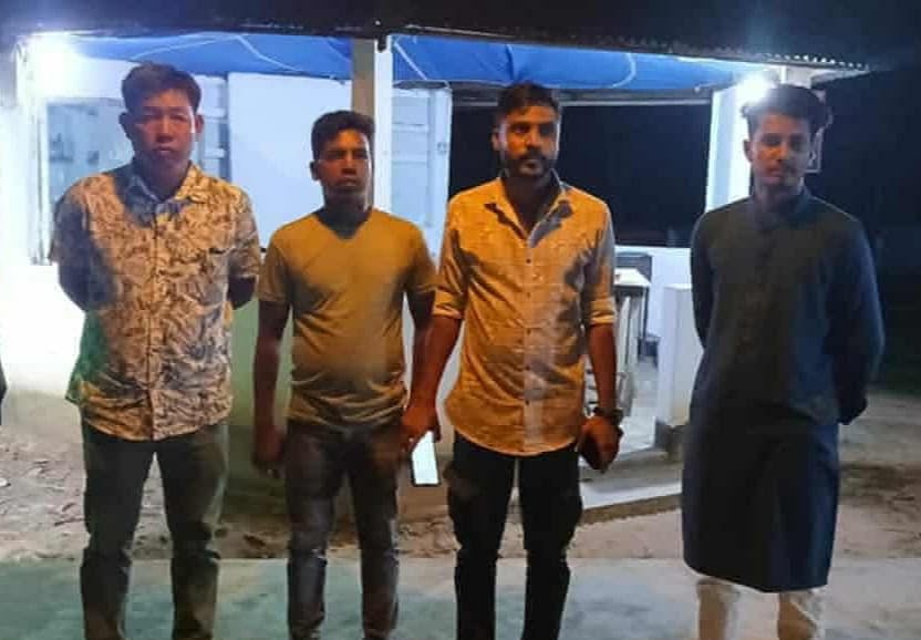 পাঁচ পর্যটককে অপহরণের অভিযোগে  স্বেচ্ছাসেবক দলের চার নেতাকে বহিষ্কার করেছে সংগঠনটির কেন্দ্রীয় কমিটি