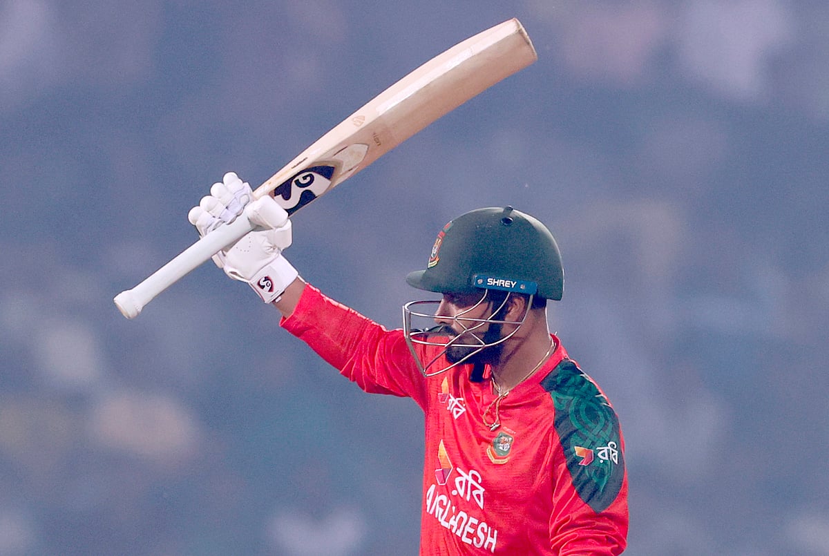 লিটন দাসের ফিফটি উদ্‌যাপন