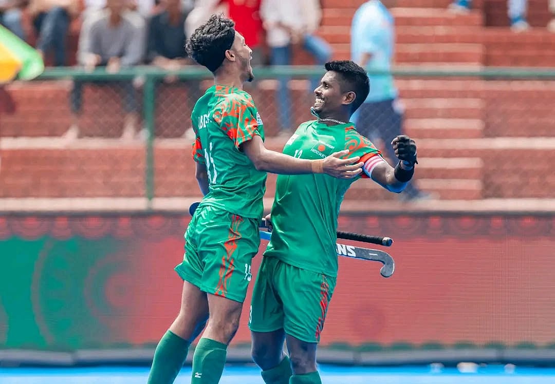 গোলের পর বাংলাদেশের দুই খেলোয়াড়ের উল্লাস