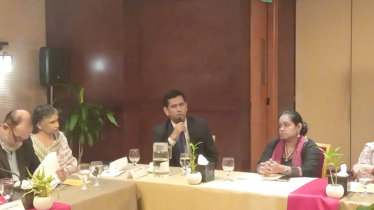 আন্তর্জাতিক গুম প্রতিরোধ দিবস উপলক্ষে আয়োজিত এক গোলটেবিল বৈঠকে তাজুল ইসলাম বক্তব্য দেন