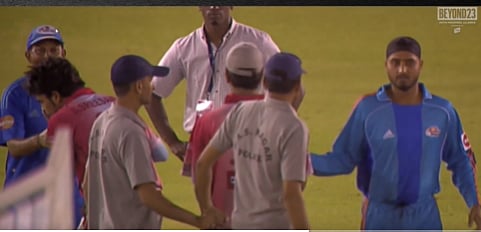 ২০০৮ সালে শ্রীশান্তকে হরভজন সিংয়ের চড় মারার ভিডিও সম্প্রতি প্রকাশ পেয়েছে।