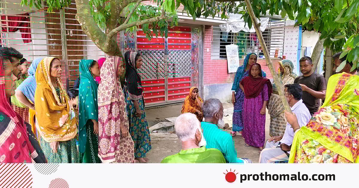 Erotik yopiq moda namoyishi Xotinimning tort oyoqqa turgan surati.