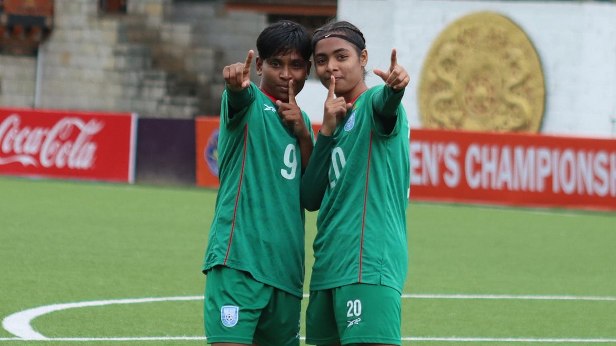 আলপি ও সৌরভীর গোল উদ্‌যাপন