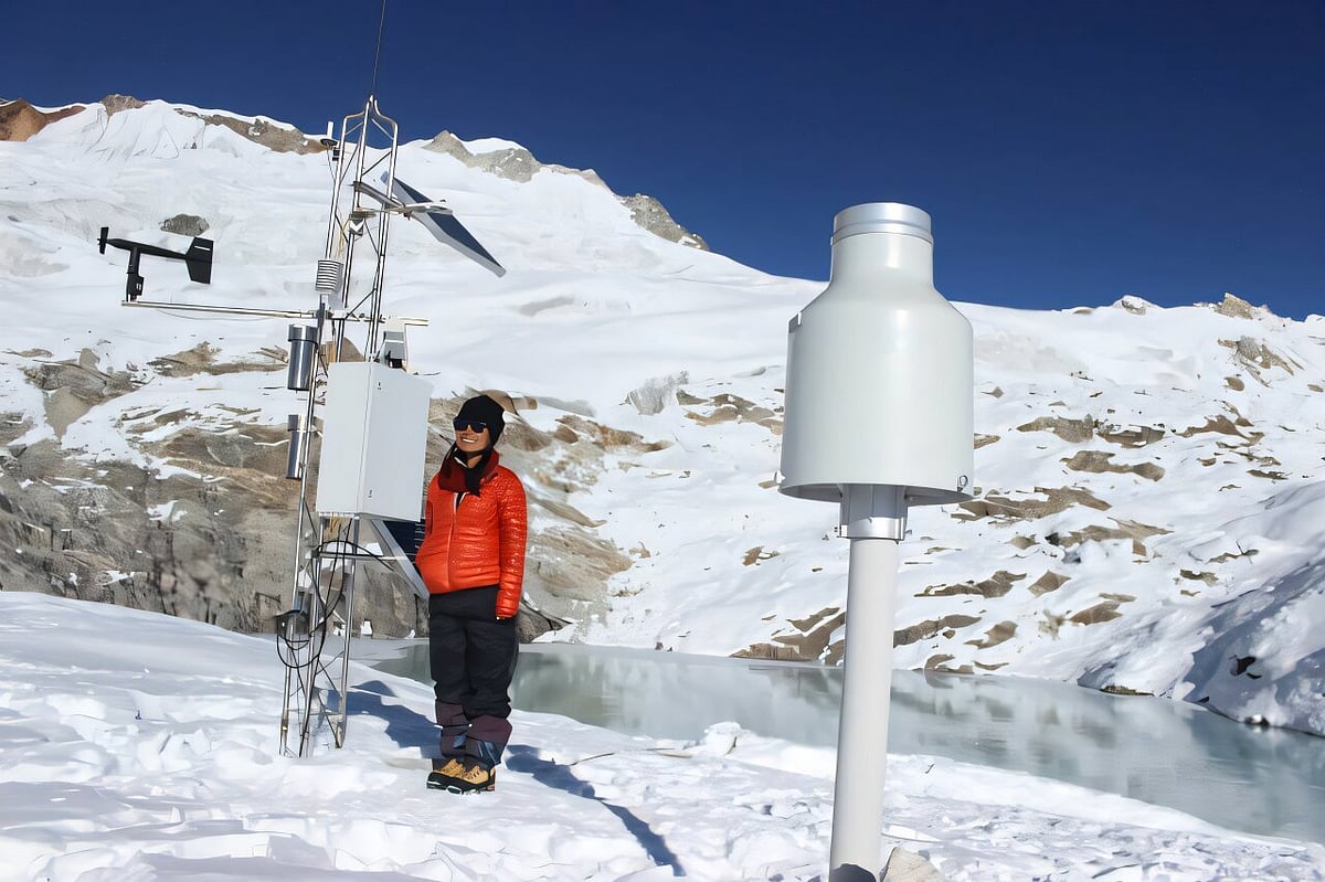 সোনম শেরপা মধ্য হিমালয় অঞ্চলের ইয়ালা হিমবাহ গবেষণা করেন