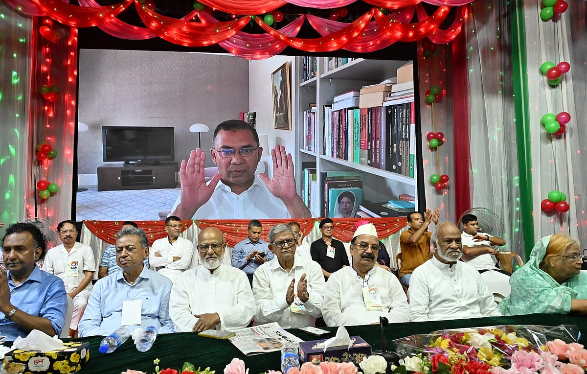 বিএনপির ৪৭তম প্রতিষ্ঠাবার্ষিকী উপলক্ষে আয়োজিত আলোচনা সভায় লন্ডন থেকে ভার্চ্যুয়ালি যোগ দেন দলের ভারপ্রাপ্ত চেয়ারম্যান তারেক রহমান। গতকাল রোববার বিকেলে রাজধানীর রমনার ইঞ্জিনিয়ার্স ইনস্টিটিউশন মিলনায়তনে