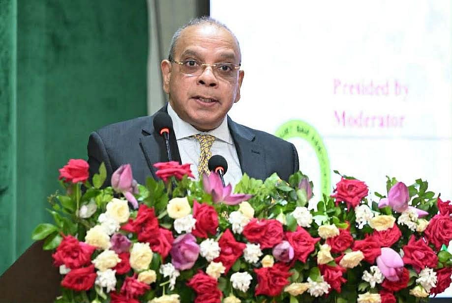 রবিবার সন্ধ্যায় সুপ্রিম কোর্ট আইনজীবী সমিতি আয়োজিত ‘জুলাই গণঅভ্যুত্থান: বিচার বিভাগের সংস্কার’ শীর্ষক আলোচনা অনুষ্ঠানে কথা বলেন প্রধান বিচারপতি ড. সৈয়দ রেফাত আহমেদ