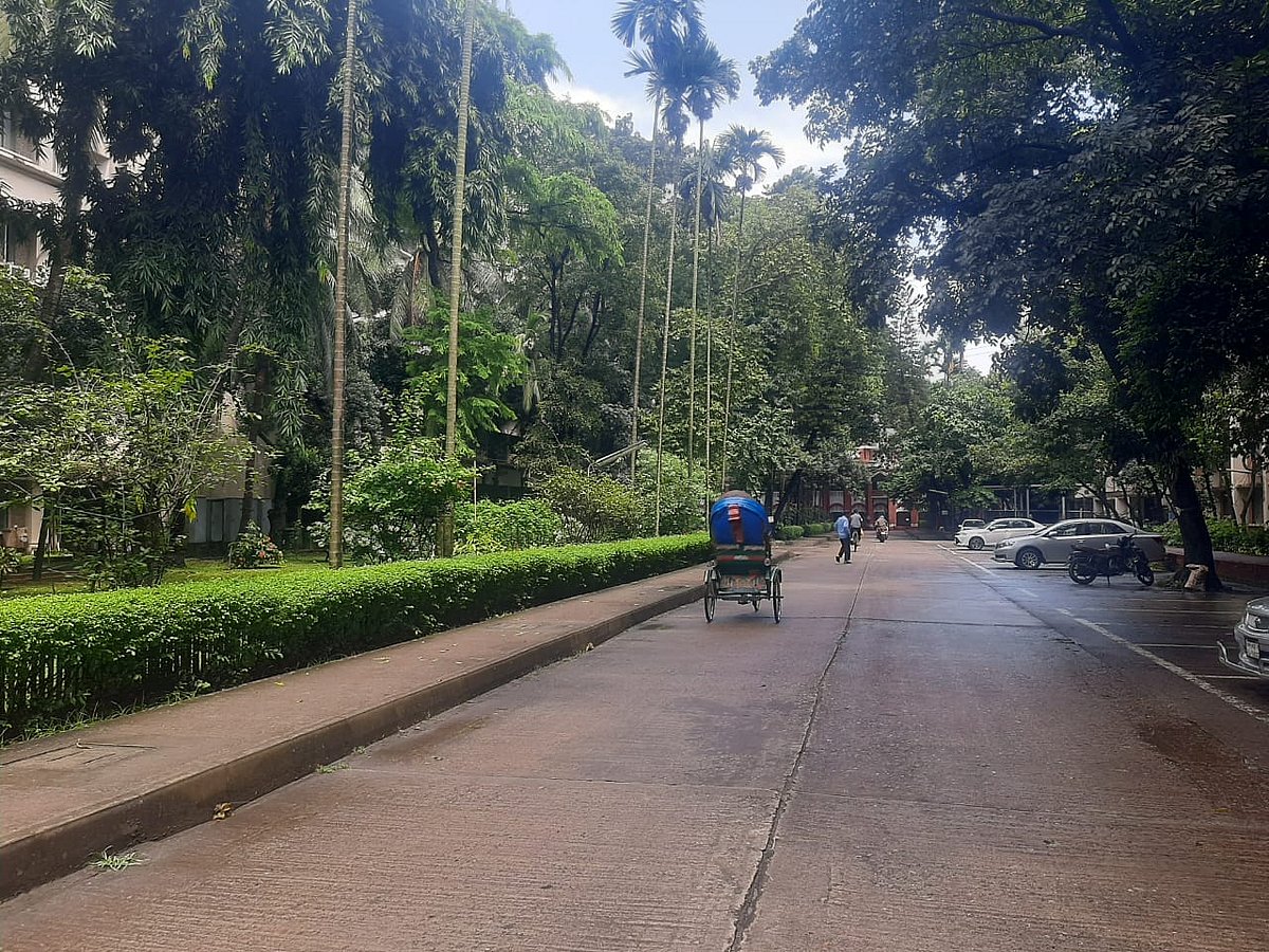 ‘কমপ্লিট শাটডাউন’ কর্মসূচির কারণে বাংলাদেশ প্রকৌশল বিশ্ববিদ্যালয় (বুয়েট) ক্যাম্পাস কার্যত ফাঁকা। আজ রোববার বেলা দুইটার দিকে