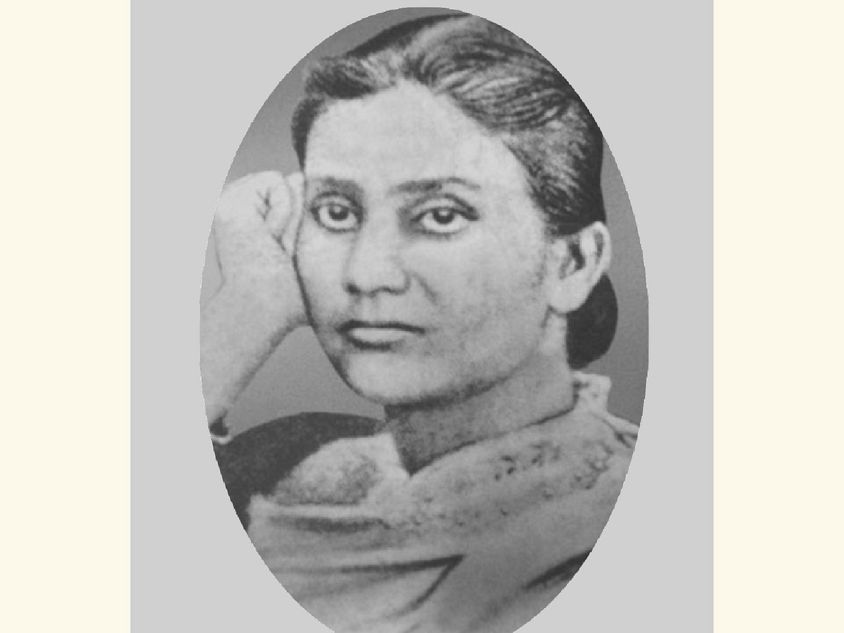 মেডিকেল কলেজের ফাইনালে মৌখিক পরীক্ষায় এক নম্বর কম দিয়ে ফেল দেখানো হয় কাদম্বিনী গাঙ্গুলীকে