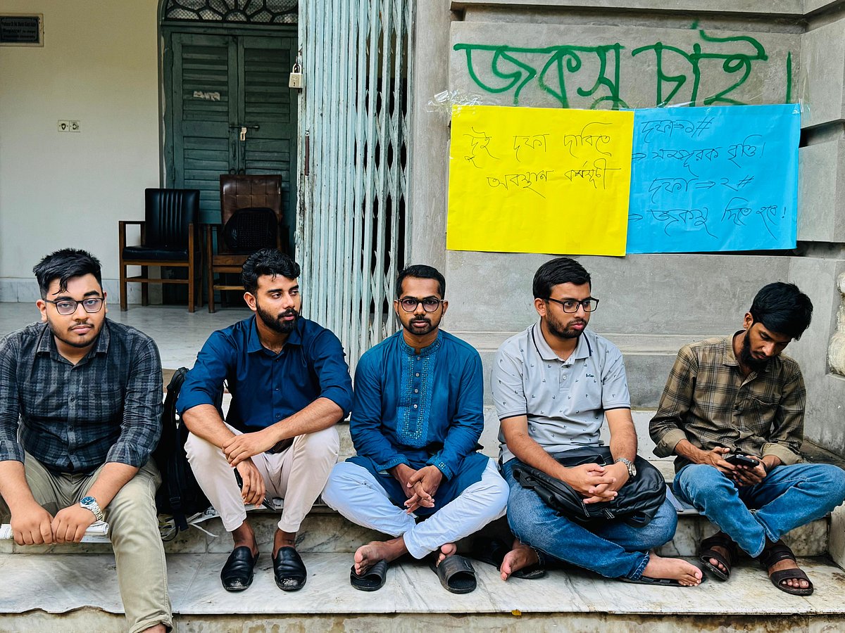 জকসু নির্বাচনের দাবিতে দীর্ঘদিন ধরে আন্দোলন করে আসছেন শিক্ষার্থীরা