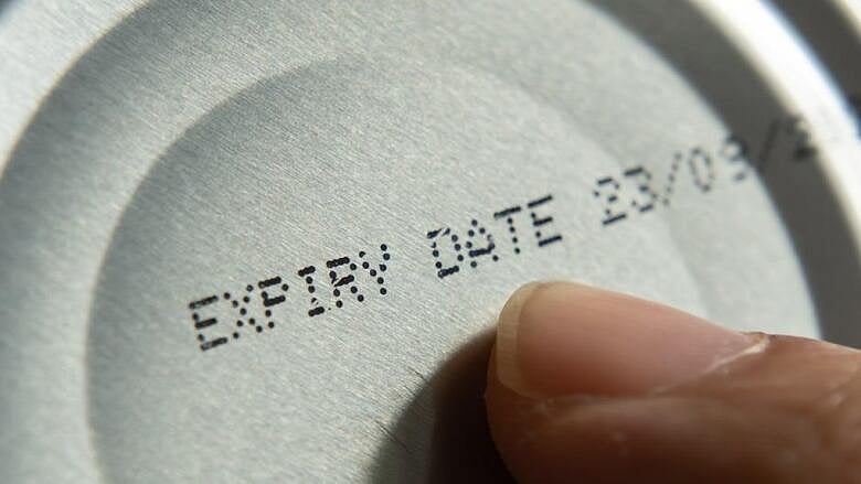 কিছু খাবার বা খাদ্য উপকরণ মেয়াদ ফুরিয়ে গেলে অবশ্যই ফেলে দিতে হবে