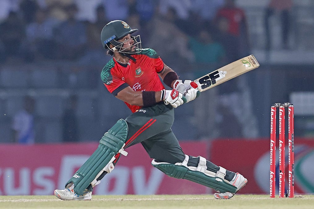 Romi Rain guruhi porno video Kim Kardashian orqadan porno qilishni boshladi