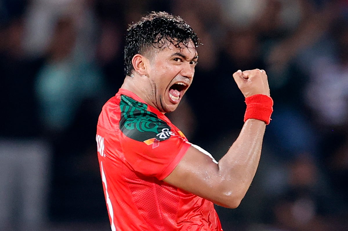 হোক না প্রতিপক্ষ নেদারল্যান্ডস, উইকেট নেওয়ার তৃপ্তি তো একইরকম। এক ডাচ ব্যাটসম্যানকে ফেরানোর পর বাংলাদেশের পেসার তাসকিনকে দেখা গেল এমন বুনো উল্লাস করতে