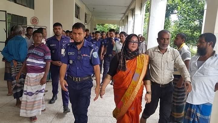 কুড়িগ্রামে সাংবাদিক নির্যাতনের ঘটনায় করা মামলায় সাবেক ডিসি সুলতানা পারভীনের জামিন নামঞ্জুর করেছেন আদালত। মঙ্গলবার বিকেলে জেলা ও দায়রা জজ আদালতে