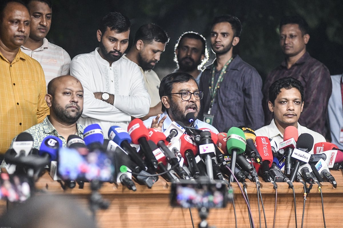 প্রধান উপদেষ্টার সঙ্গে বৈঠক শেষে সংবাদ সম্মেলন করেন এবি পার্টির চেয়ারম্যান মজিবুর রহমান মঞ্জু