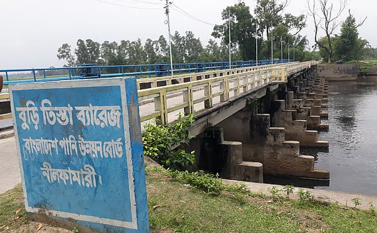 বুড়ি তিস্তায় পানি উন্নয়ন বোর্ডের ব্যারেজ