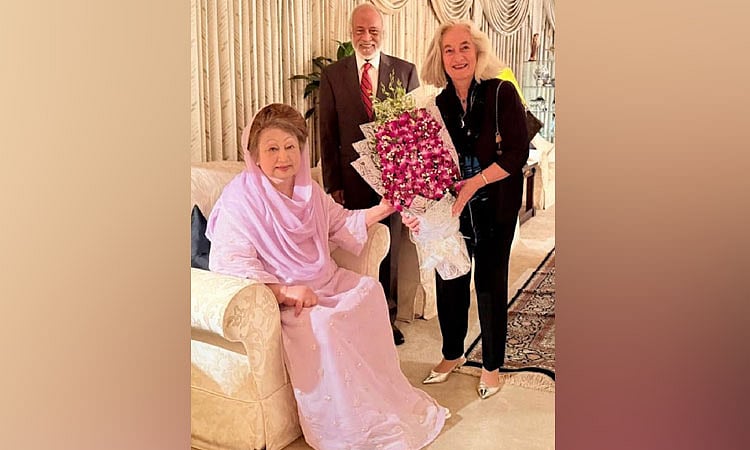 বিএনপির চেয়ারপারসন বেগম খালেদা জিয়ার সঙ্গে সৌজন্য সাক্ষাৎ করেন বাংলাদেশে নিযুক্ত ফ্রান্সের বিদায়ী রাষ্ট্রদূত মেরি মাসদুপুই