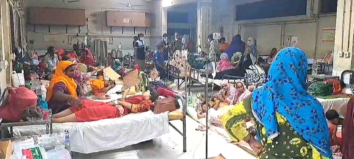 নাটোর সদর হাসপাতালে শহরের একটি জায়গা থেকে ২০০ জন ডায়রিয়া রোগী ভর্তি হন