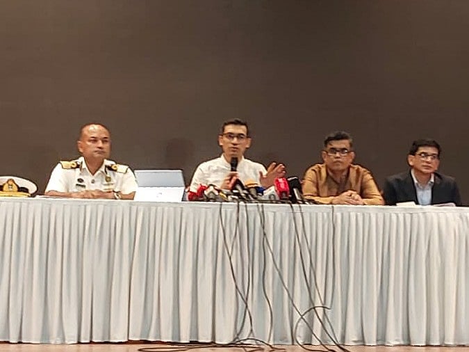 আজ রাজধানীর ফরেন সার্ভিস একাডেমিতে এক সংবাদ সম্মেলনে বক্তব্য রাখছেন বিডার নির্বাহী পরিচালক আশিক চৌধুরী