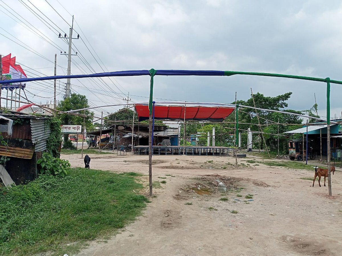 রাজশাহীর গোদাগাড়ীতে সংঘর্ষের পর বিএনপির প্রতিষ্ঠাবার্ষিকীর অনুষ্ঠান পণ্ড। ফাঁকা পড়ে আছে মঞ্চ। আজ বুধবার বেলা ১১টার দিকে গোদাগাড়ী উপজেলার ডাইংপাড়া মোড়ে