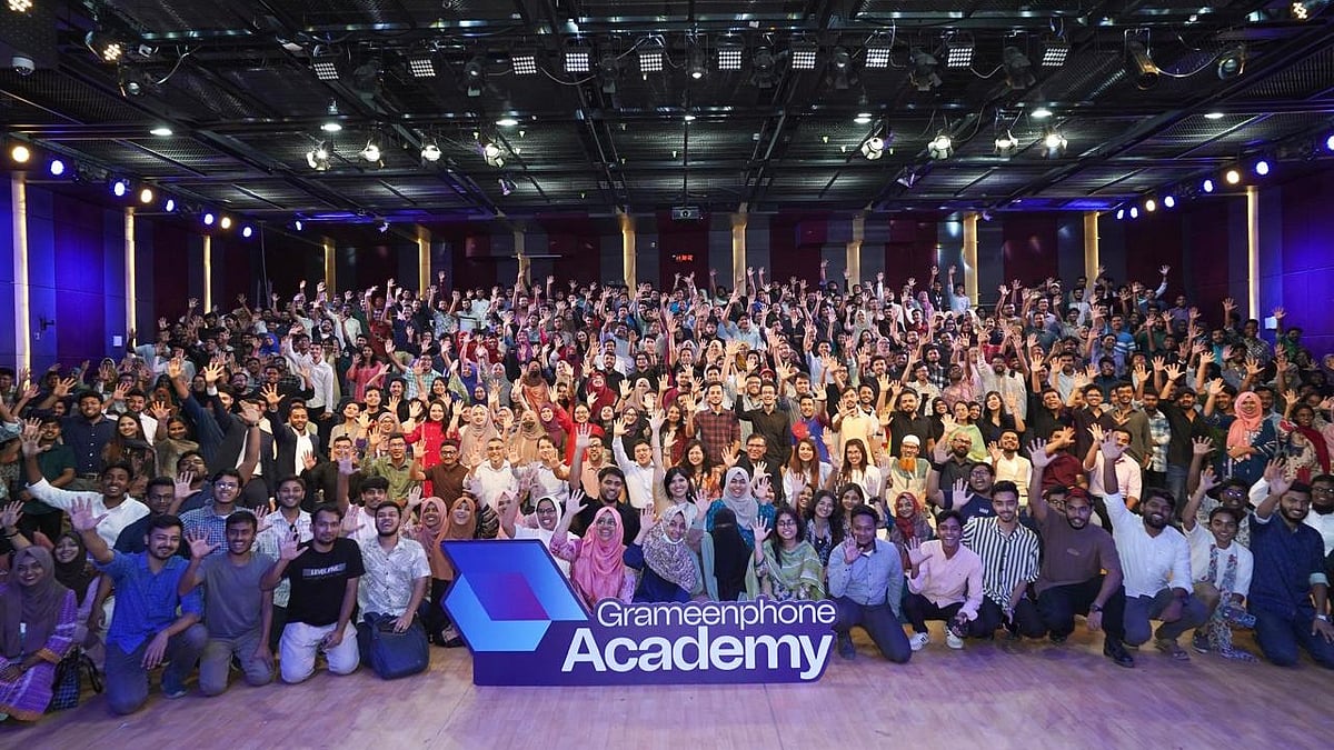 গ্রামীণফোন একাডেমি আয়োজিত কর্মশালায় শিক্ষার্থীরা