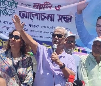 নোয়াখালীতে আলোচনা সভায় বক্তব্য দেন বিএনপির চেয়ারপার্সনের উপদেষ্টা জয়নাল আবেদিন ফারুক।  আজ দুপুরের নোয়াখালীর সেনবাগ থানার মোড়ে