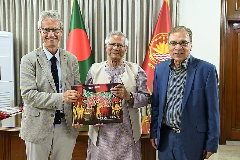 ট্রান্সপারেন্সি ইন্টারন্যাশনালের চেয়ারম্যান ফ্রাঁসোয়া ভ্যালেরিয়ান আজ রাষ্ট্রীয় অতিথি ভবন যমুনায় প্রধান উপদেষ্টা অধ্যাপক মুহাম্মদ ইউনূসের সাথে সাক্ষাৎ করেন