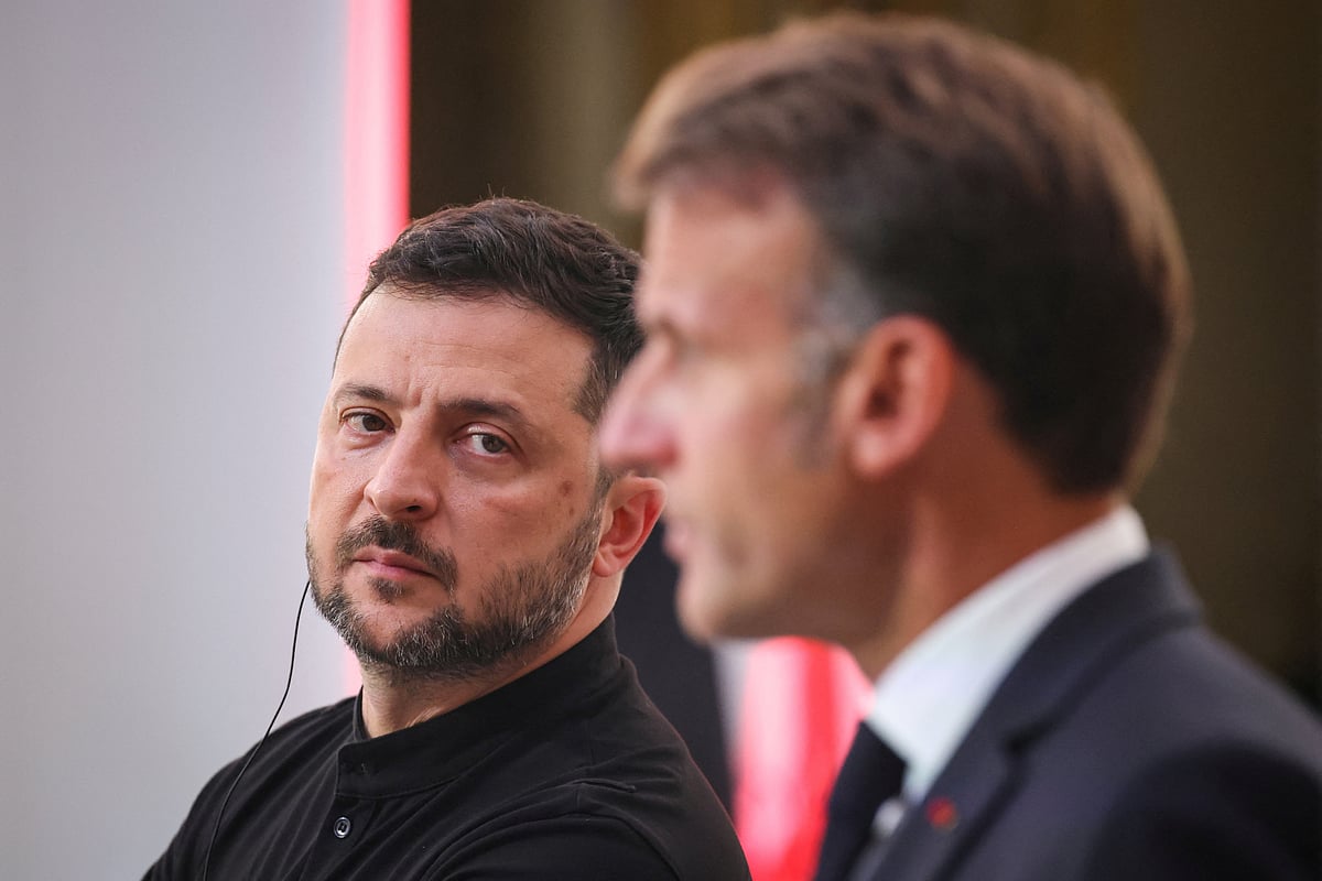 বৈঠকের পর সংবাদ সম্মেলনে ইউক্রেনের প্রেসিডেন্ট ভলোদিমির জেলেনস্কি। আজ বৃহস্পতিবার প্যারিসে