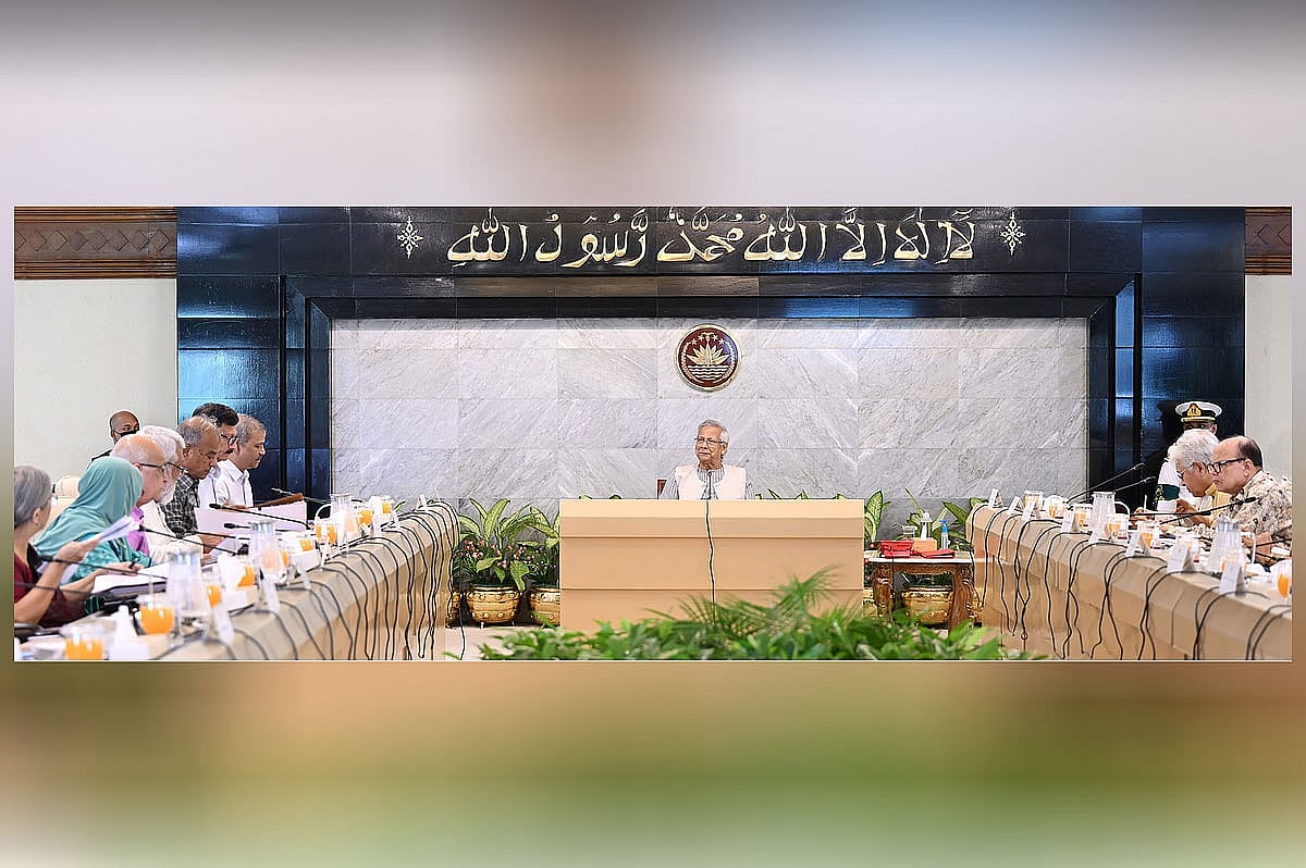 প্রধান উপদেষ্টা অধ্যাপক মুহাম্মদ ইউনূসের সভাপতিত্বে উপদেষ্টা পরিষদের বৈঠক হয়। আজ বৃহস্পতিবার ঢাকার তেজগাঁওয়ে প্রধান উপদেষ্টার কার্যালয়ে