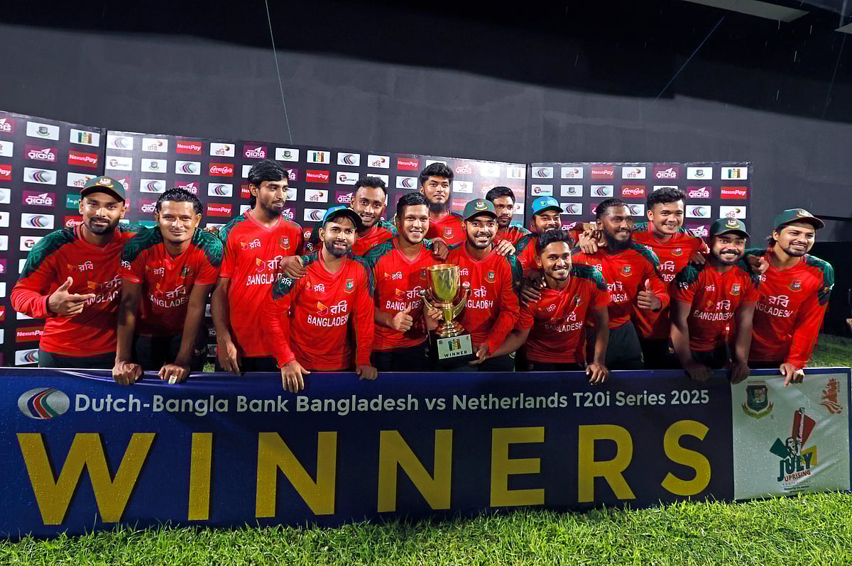 নেদারল্যান্ডসের বিপক্ষে সিরিজ জয়ের পর বাংলাদেশ দল।
