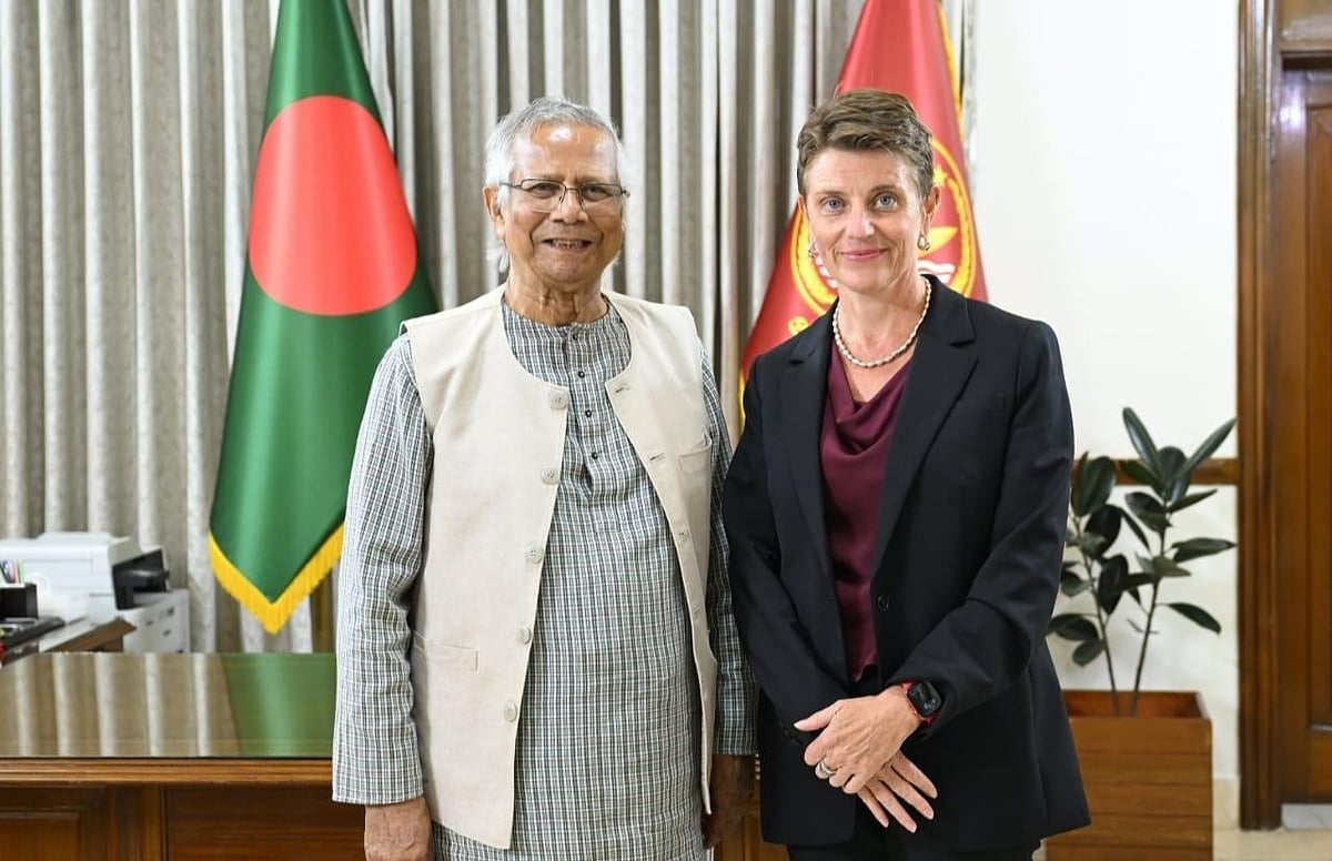 রাজধানীর রাষ্ট্রীয় অতিথি ভবন যমুনায় প্রধান উপদেষ্টা অধ্যাপক মুহাম্মদ ইউনূসের সঙ্গে সাক্ষাৎ করেছেন জাতিসংঘের আবাসিক সমন্বয়ক গোয়েন লুইস। ৪ সেপ্টেম্বর, ২০২৫