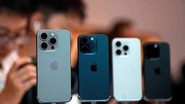 আইওএসের ‘লিকুইড গ্লাস’ সুবিধার সঙ্গে সামঞ্জস্য রেখে নতুন ইন্টারফেস যুক্ত করছে হোয়াটসঅ্যাপ