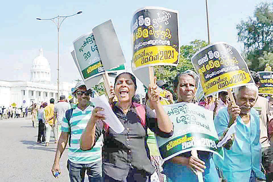শ্রীলঙ্কায় বিদ্যুৎ ও জ্বালানির মূল্যবৃদ্ধির প্রতিবাদে বিক্ষোভ