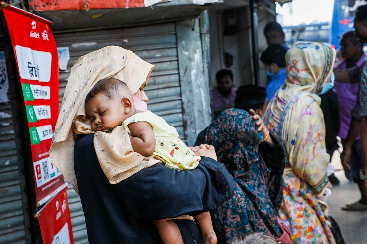 চট্টগ্রাম কক্সবাজার রুটে বিরতিহীন চারটি বাস কোম্পানির চালক ও সহকারীদের ধর্মঘটের কারণে ভোগান্তিতে পড়েন যাত্রীরা। আজ বেলা সাড়ে ১১ টায় শাহ আমানত সেতু এলাকায়