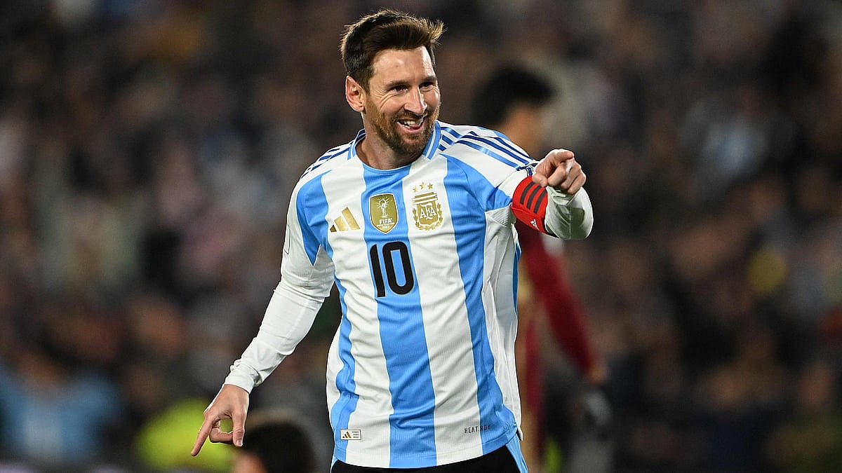 জোড়া গোল করেছেন মেসি