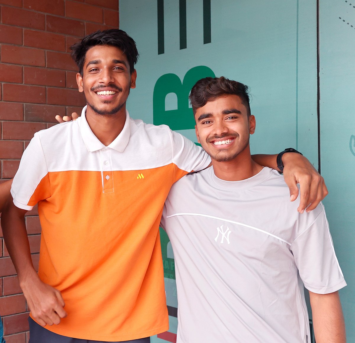 রিজান হোসেন (বাঁয়ে) ও সামিউন বাসির (ডানে)