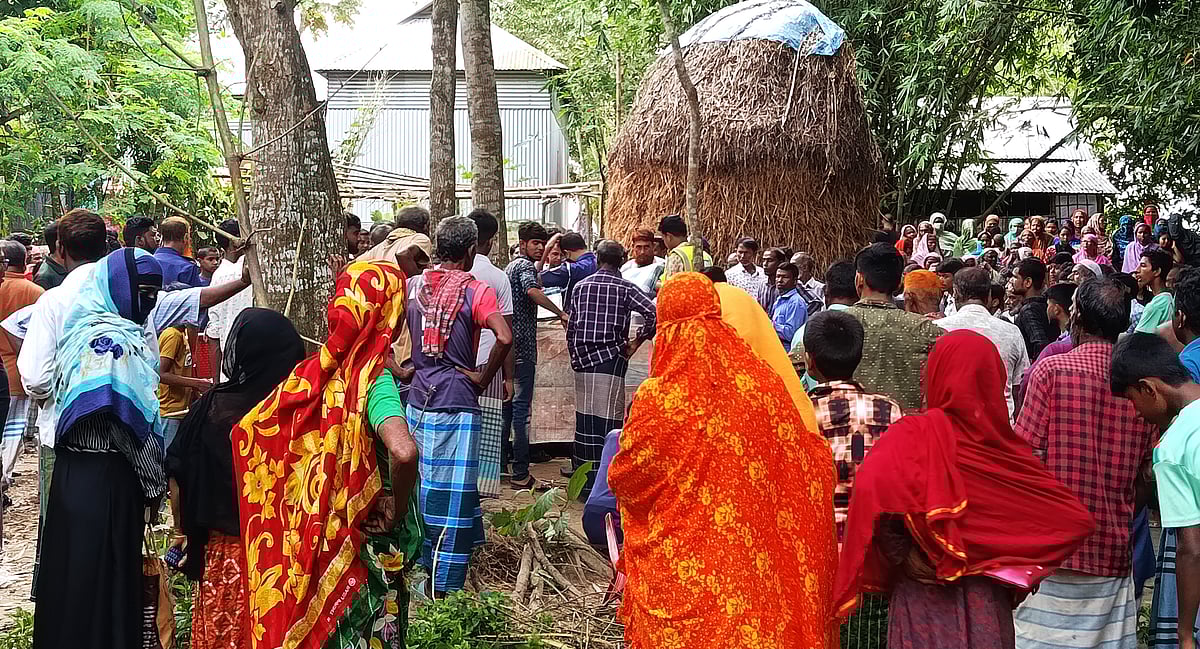 জামালপুরে চোর সন্দেহে এক ব্যক্তিকে গাছে বেঁধে পিটিয়ে হত্যা করা হয়েছে। শনিবার সকালে মেলান্দহ উপজেলার ঝাউগড়া ইউনিয়নের রেহাই পলাশতলা এলাকায়