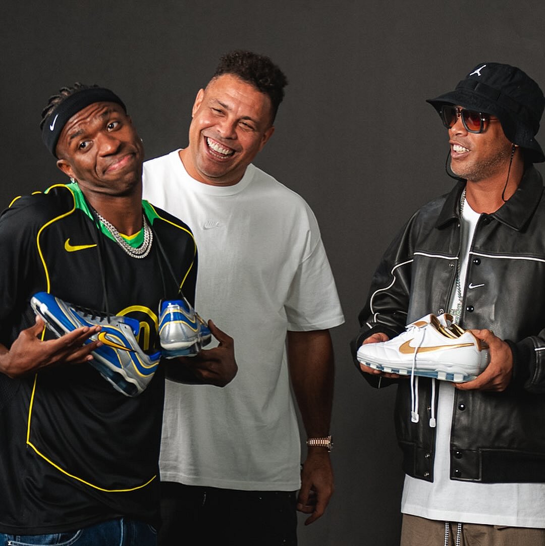 দুই ব্রাজিলিয়ান কিংবদন্তি রোনালদো ও রোনালদিনিওর সঙ্গে ভিনিসিয়ুস জুনিয়র। কিন্তু কী করছেন তাঁরা, বিজ্ঞাপন?